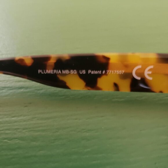 Maui Jim -- PLUMERIA - MINT CONDITION !!! - Picture 5 of 6